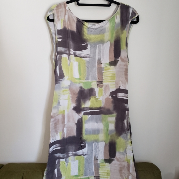 Super Pretty Dress - Picture 2 of 4